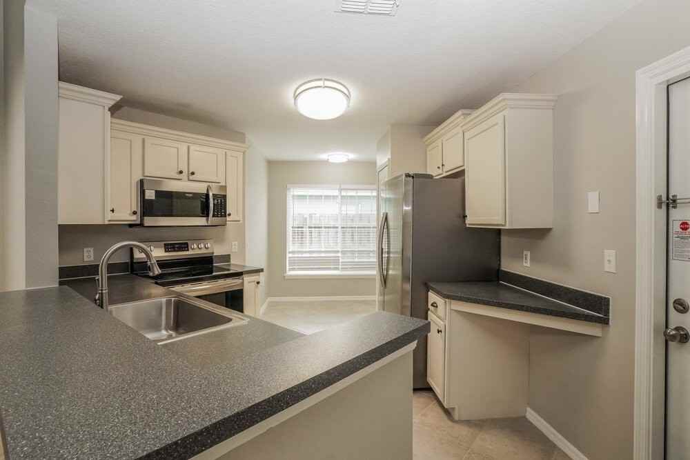 3362 Kelsey Ln - Photo 4 of 16