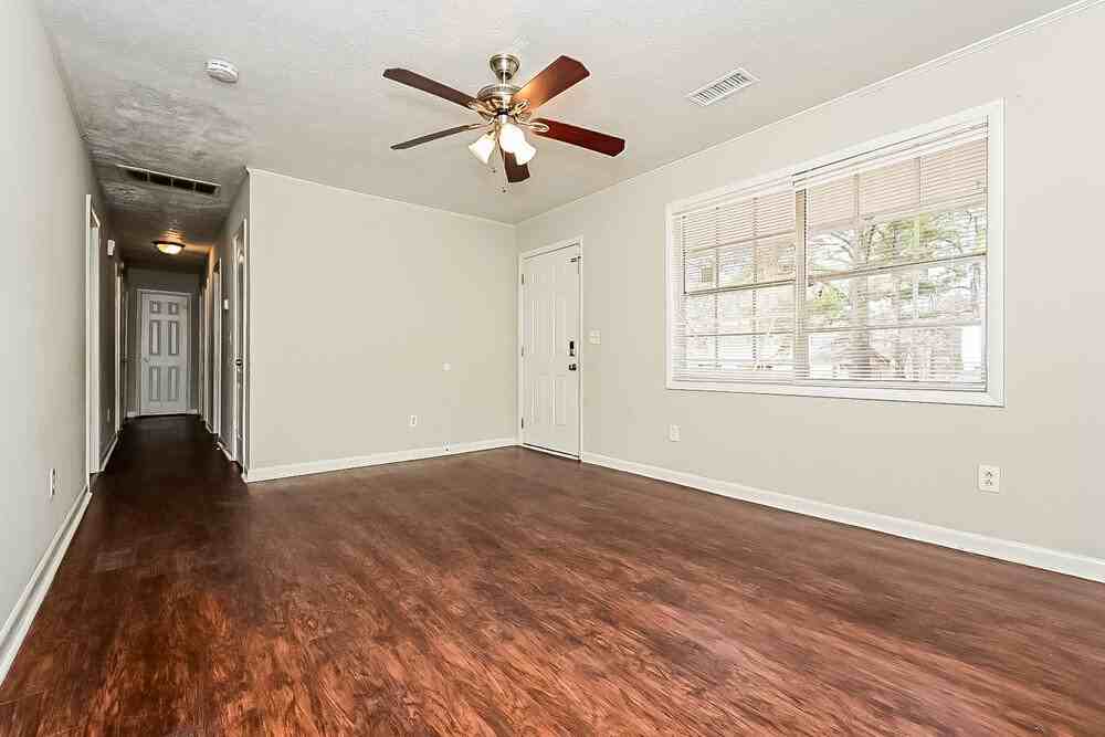 246 Bellwood Ln - Photo 3 of 16
