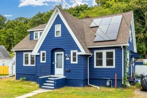 featured image of 29 1/2 Mountain St #5