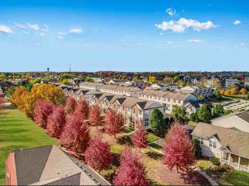 202 Neubauer Cir - Photo 2 of 7