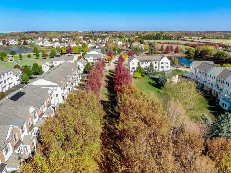 202 Neubauer Cir - Photo 3 of 7