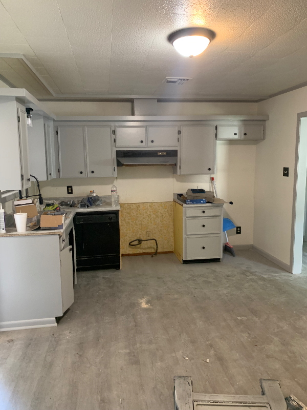 1163 W 14th St - Photo 3 of 11