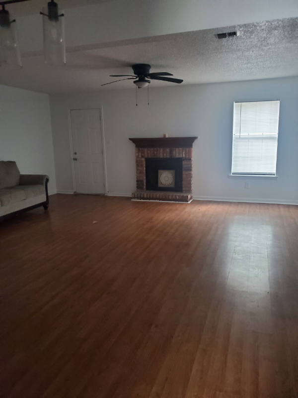 127 E Pamela Dr - Photo 2 of 6