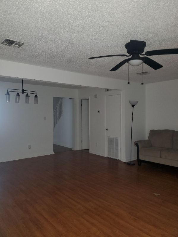 127 E Pamela Dr - Photo 3 of 6