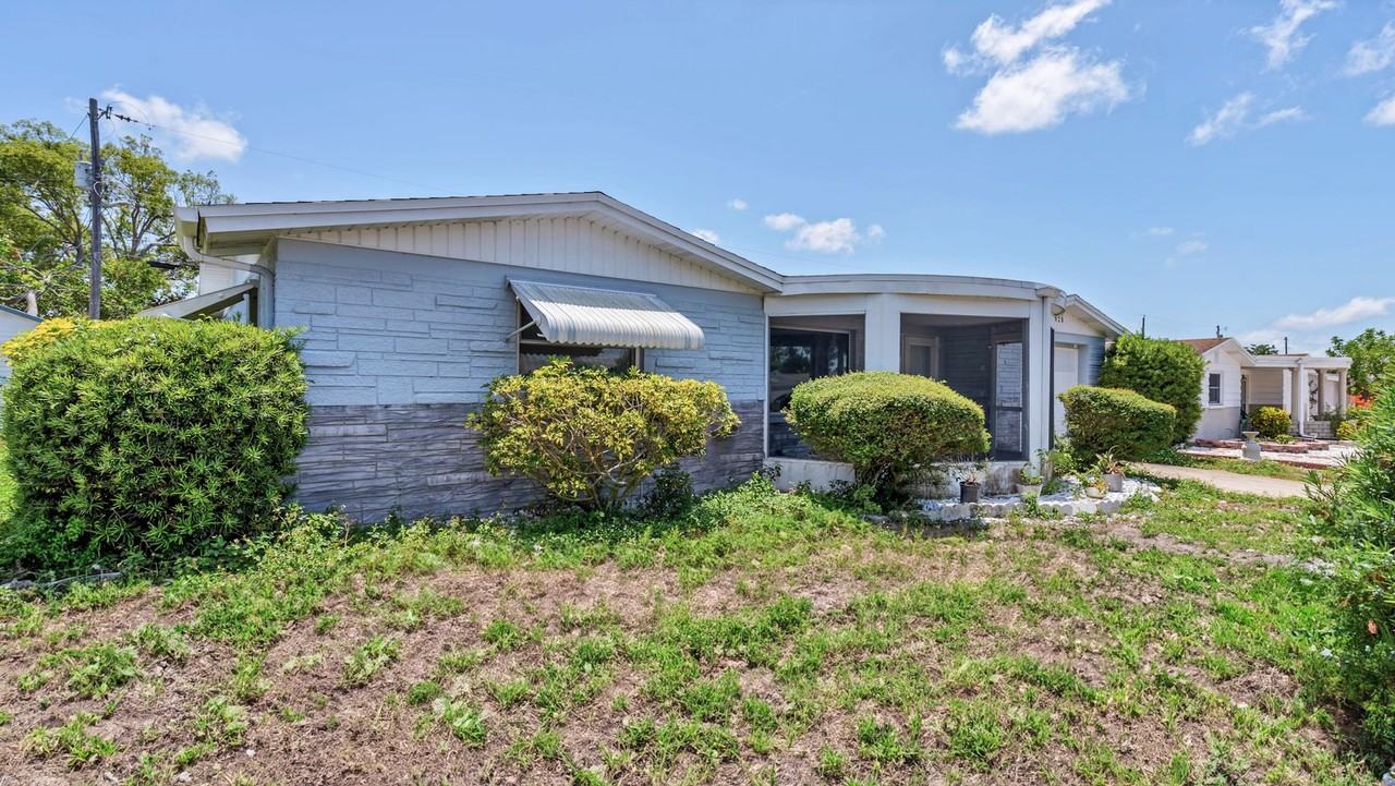 4928 Mirage Ave - Photo 2 of 32