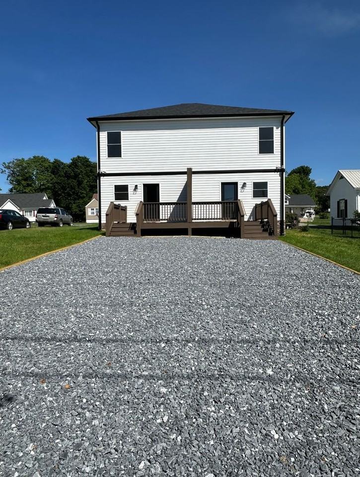 911A 7th St - Photo 2 of 19