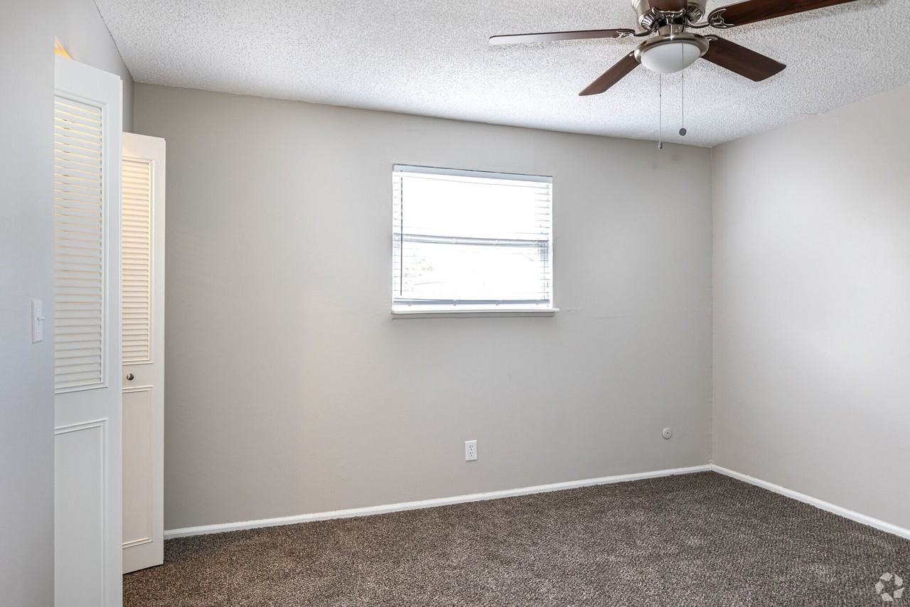 Mission Manor Apartments - Photo 3 of 25