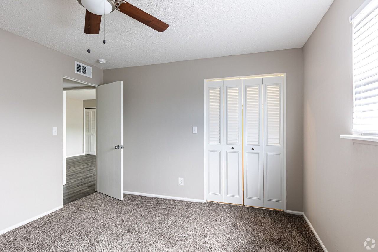 Mission Manor Apartments - Photo 5 of 25