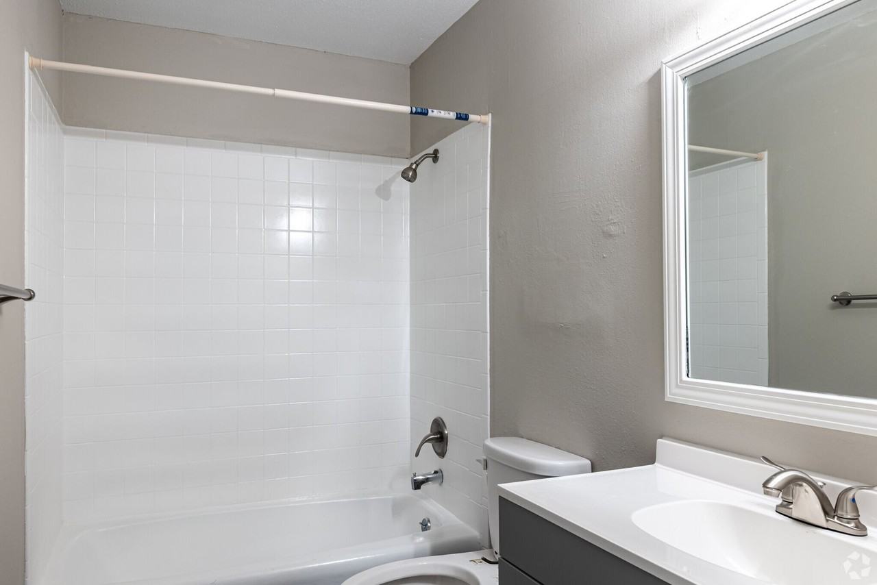 Mission Manor Apartments - Photo 6 of 25