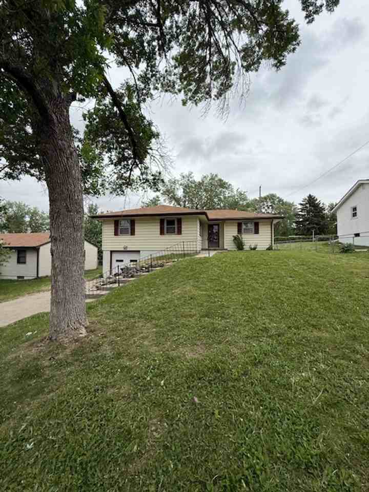 5009 N 58th St - Photo 2 of 18