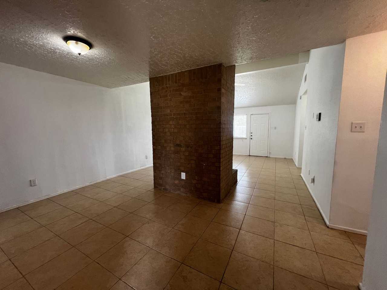 5434 Parkridge Dr - Photo 3 of 14