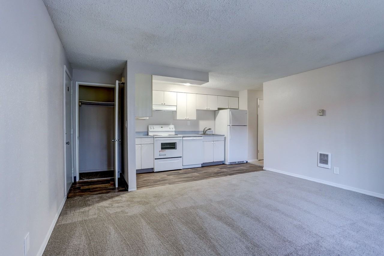 Madison Apartments - Photo 4 of 11