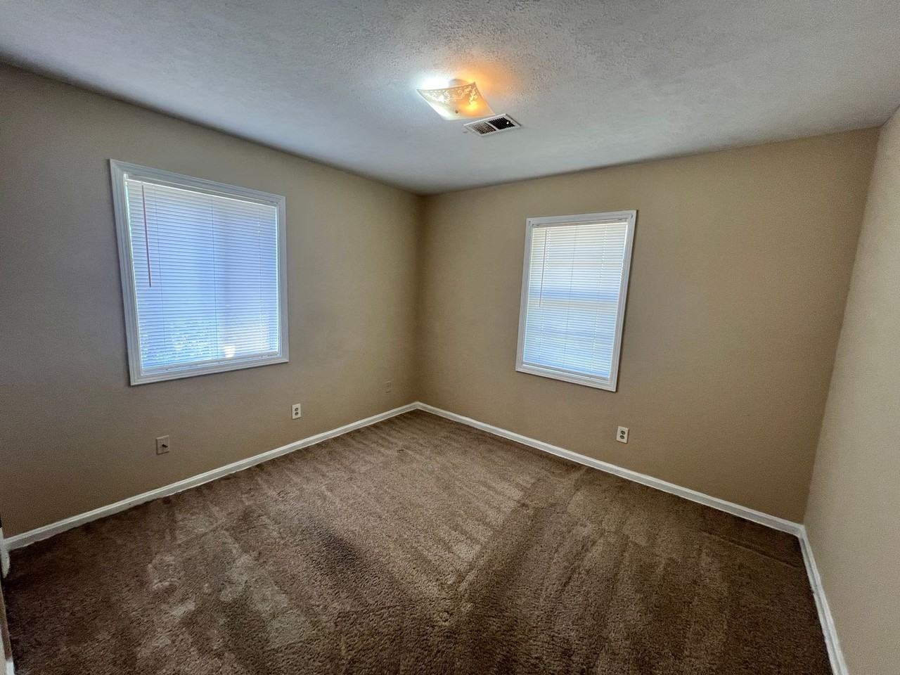 2102 Winifred Ln - Photo 7 of 14