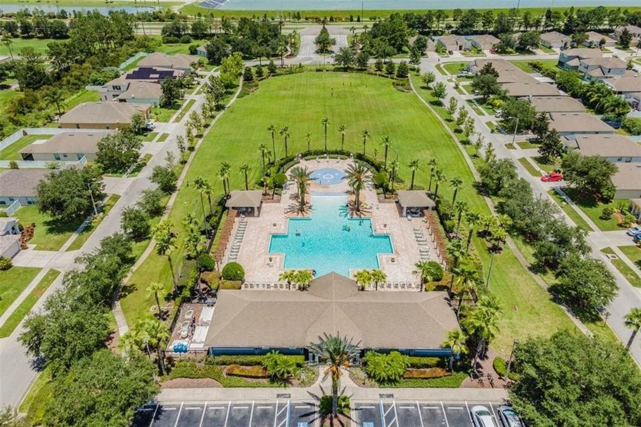 7801 Seafield Ln - Photo 3 of 30