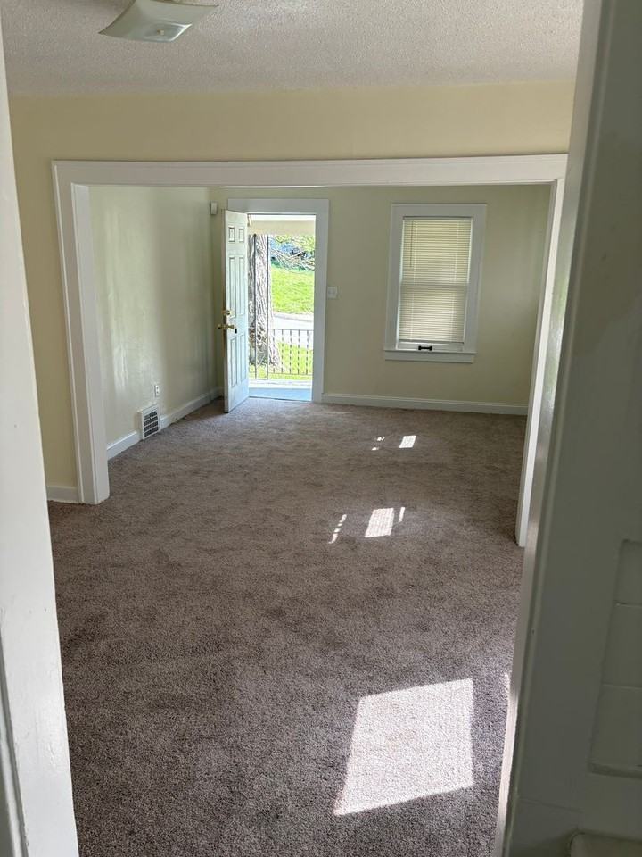 4000 E 69th Ter - Photo 3 of 9