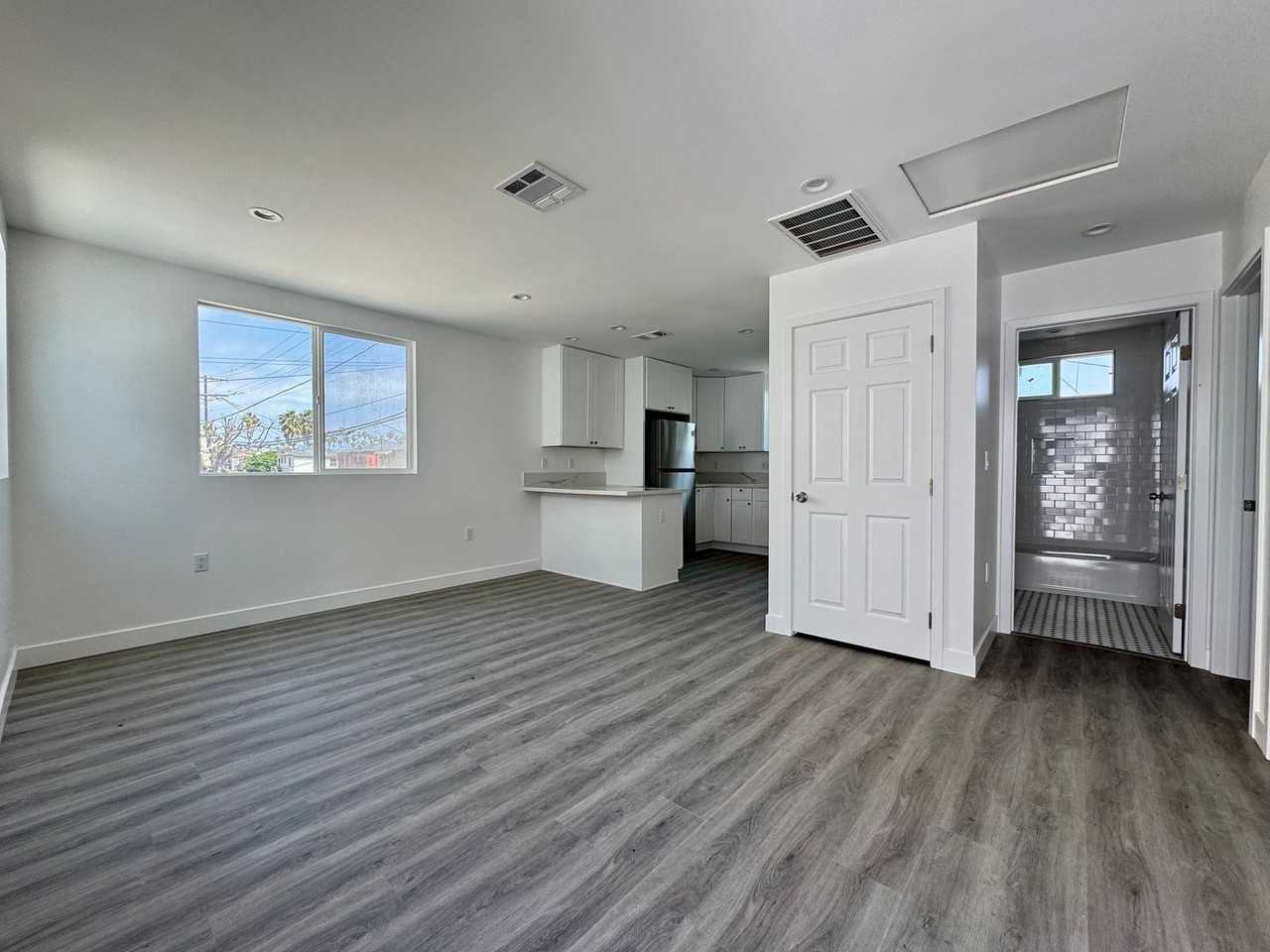 3212 1/2 W 43rd Pl - Photo 4 of 10