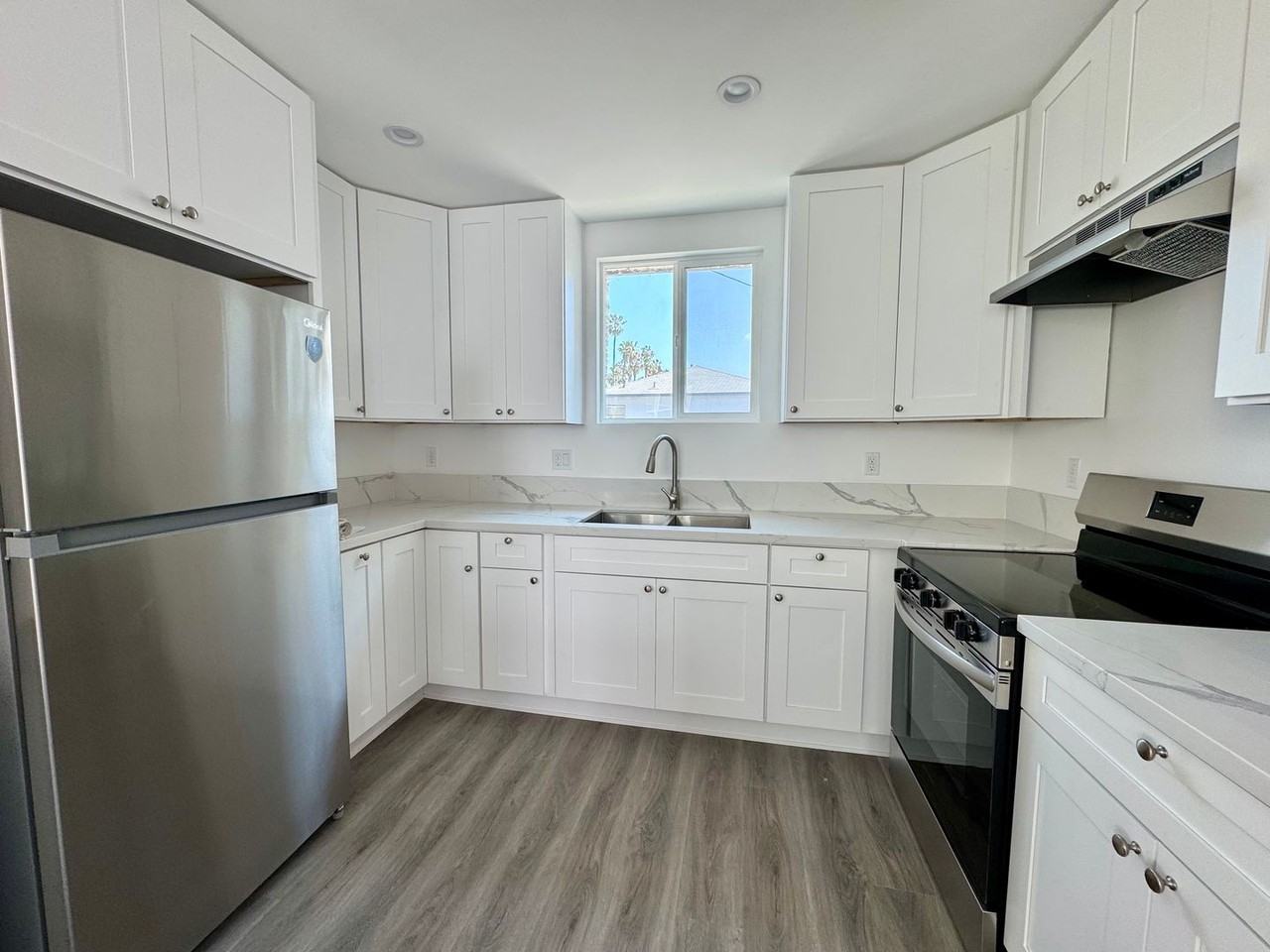 3212 1/2 W 43rd Pl - Photo 5 of 10