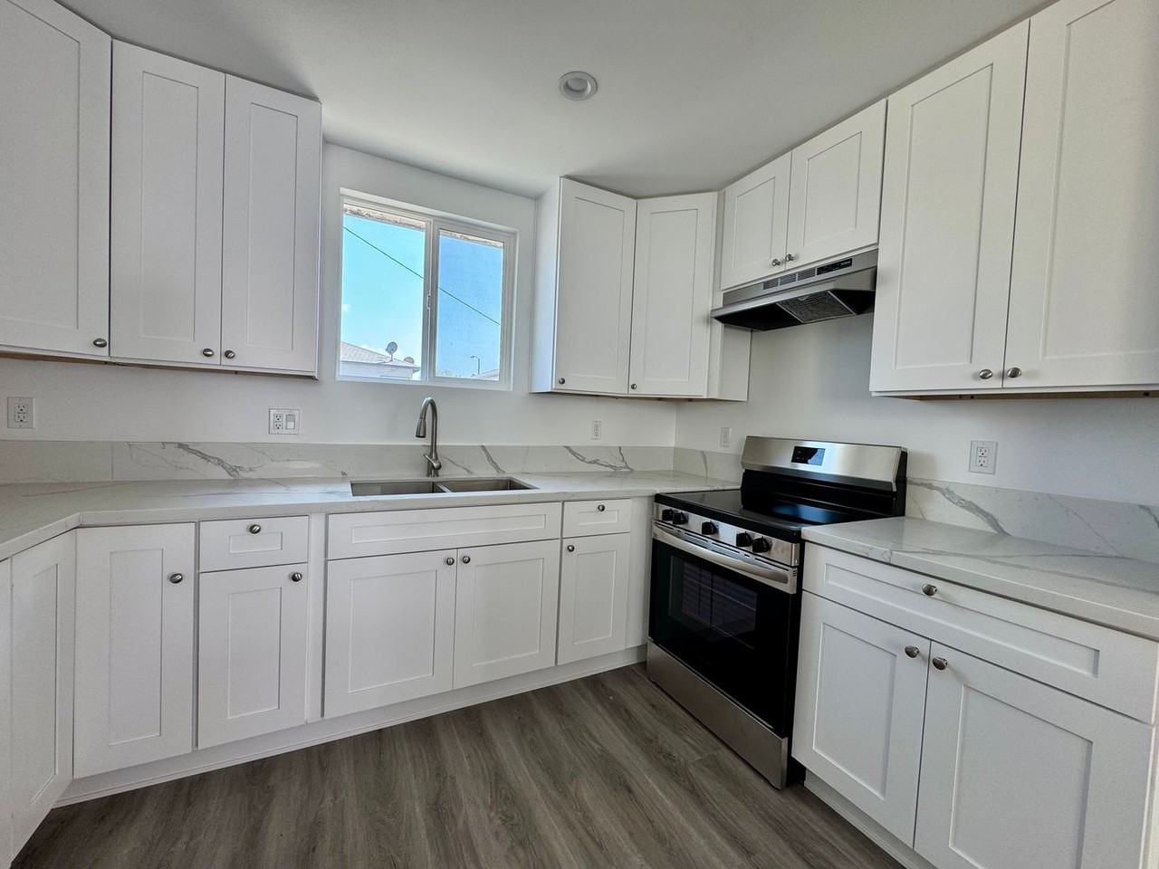 3212 1/2 W 43rd Pl - Photo 6 of 10