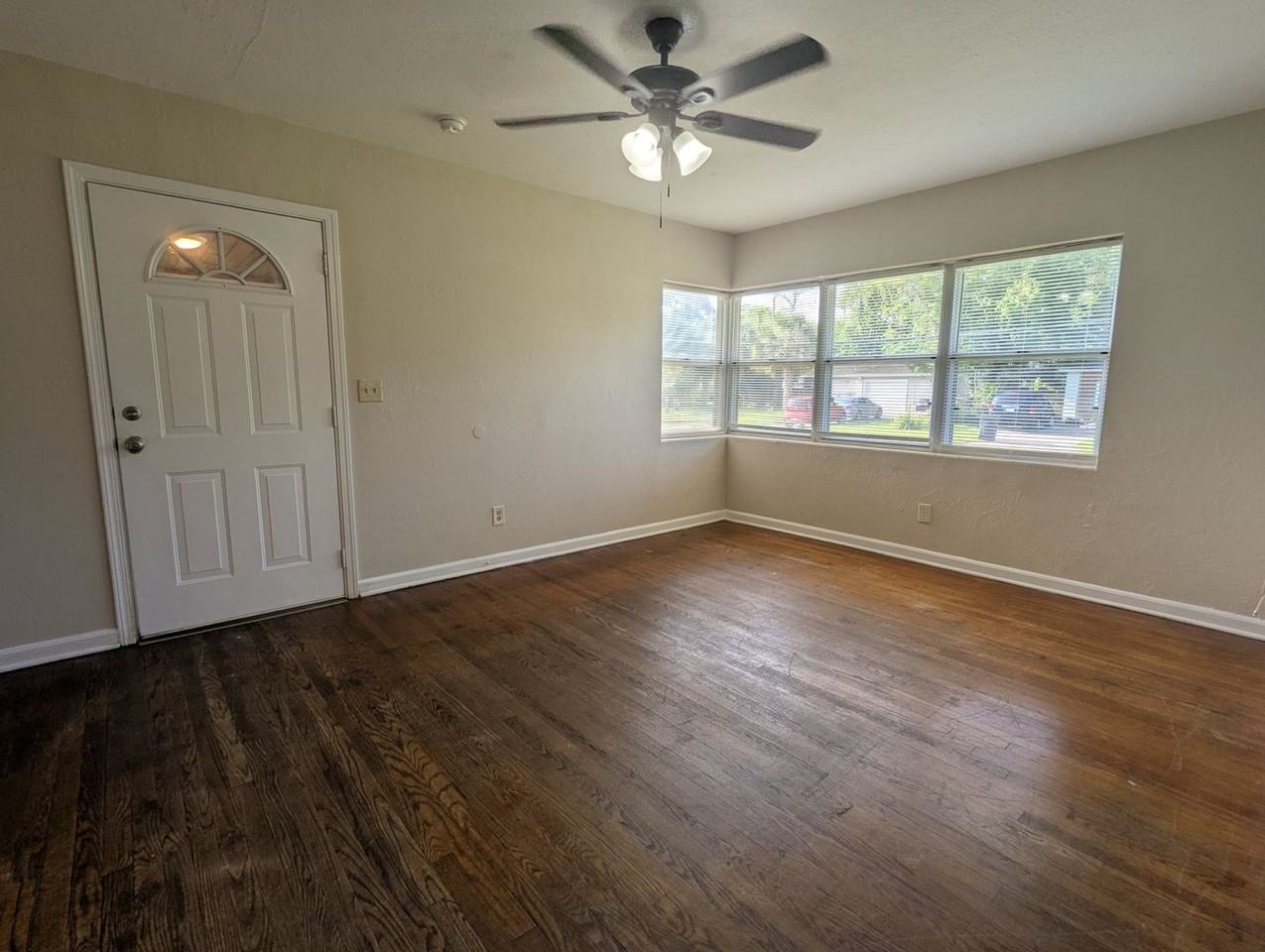 5045 Kerle St - Photo 2 of 16