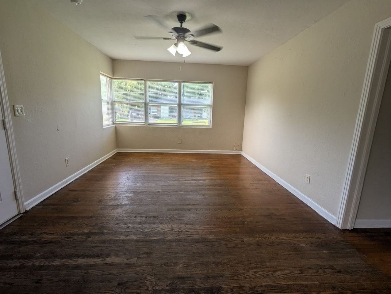 5045 Kerle St - Photo 3 of 16