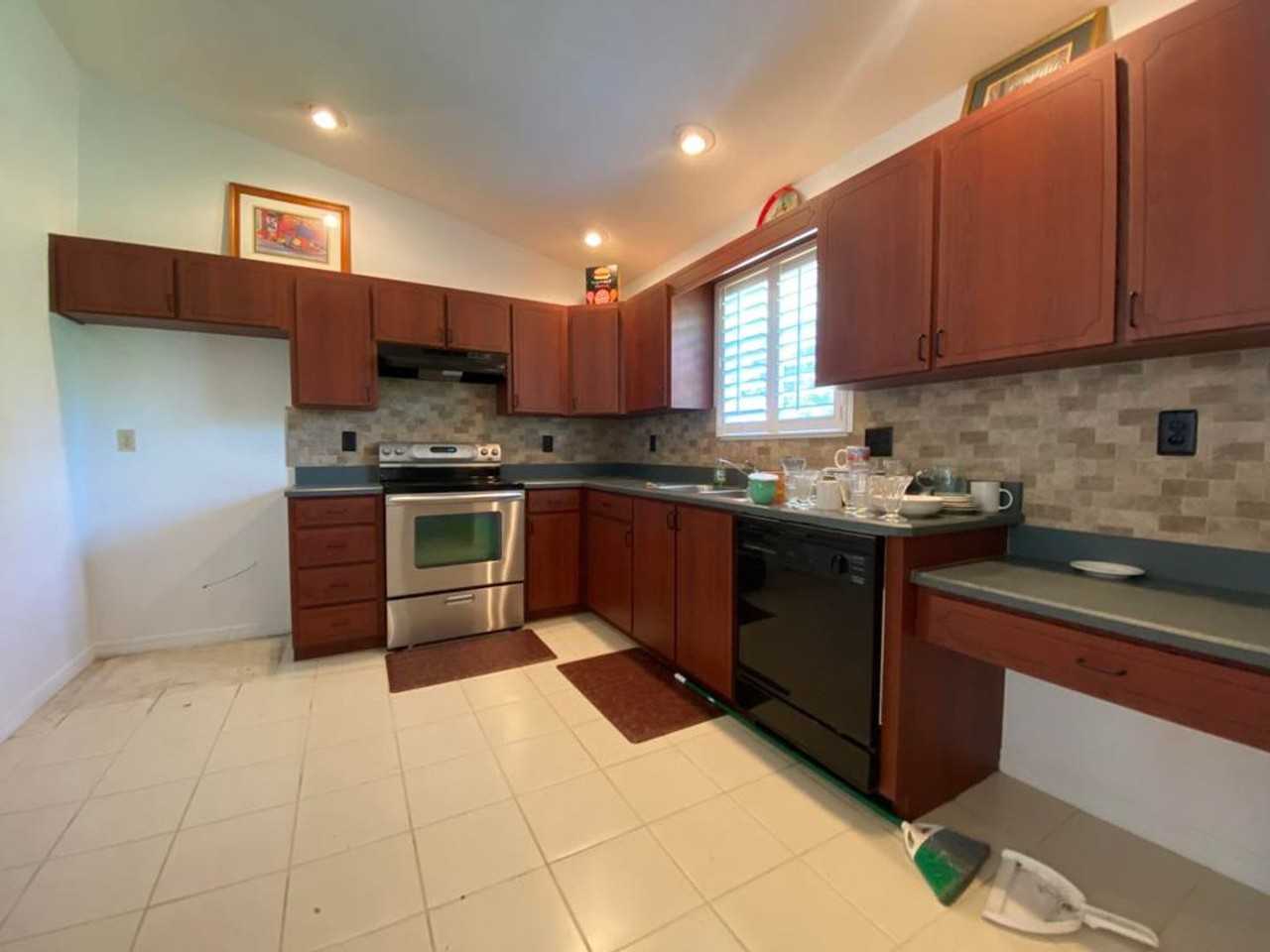 628 Walker St - Photo 4 of 13
