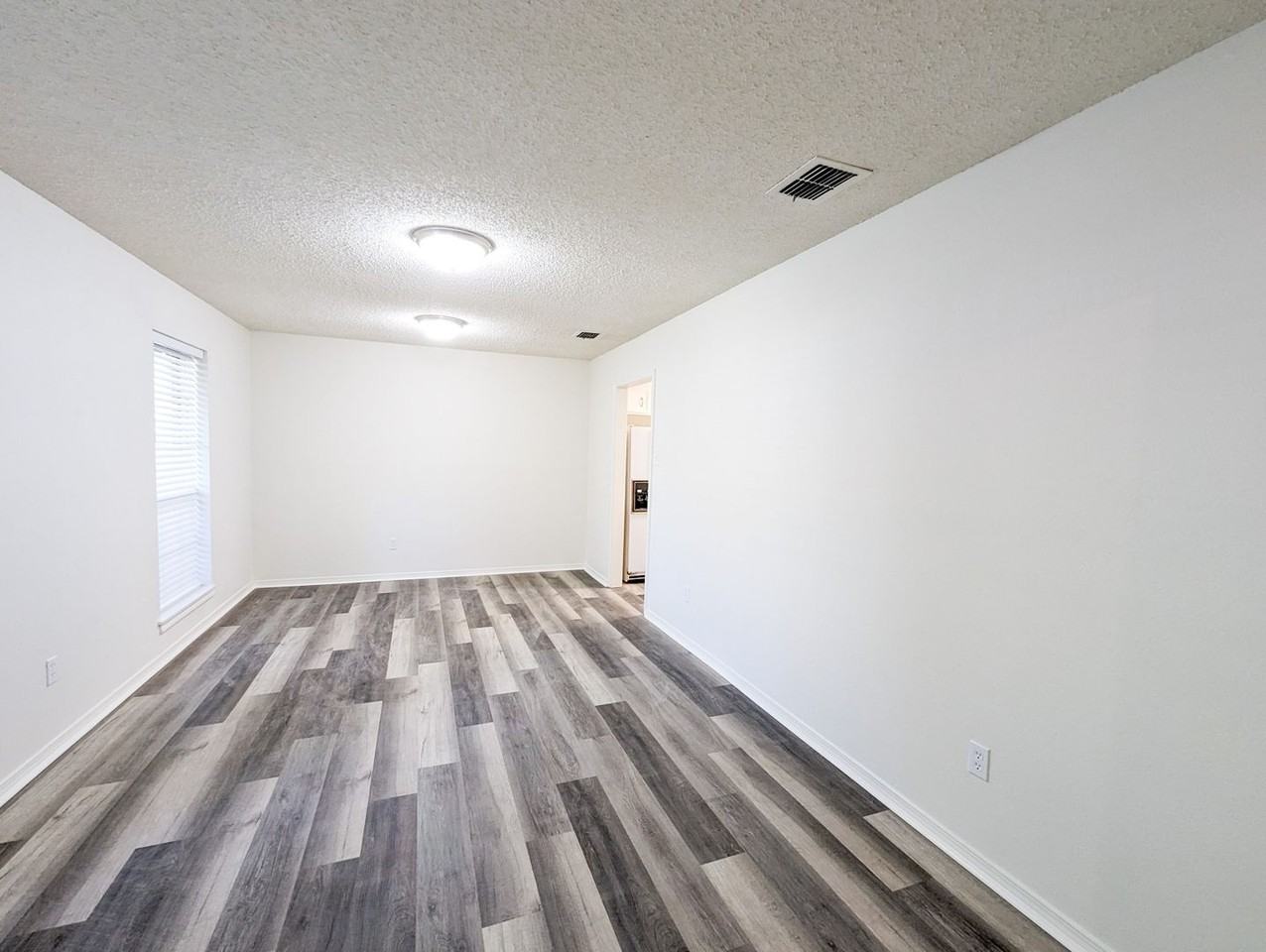 130 Elmview Ln - Photo 3 of 11