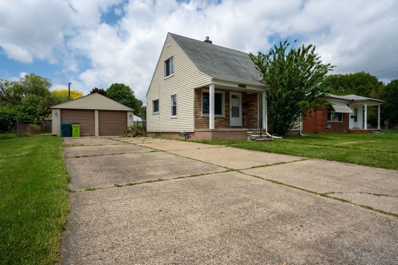 24361 Grove Ave - Photo 2 of 36