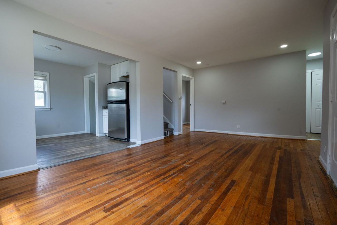 24361 Grove Ave - Photo 3 of 36