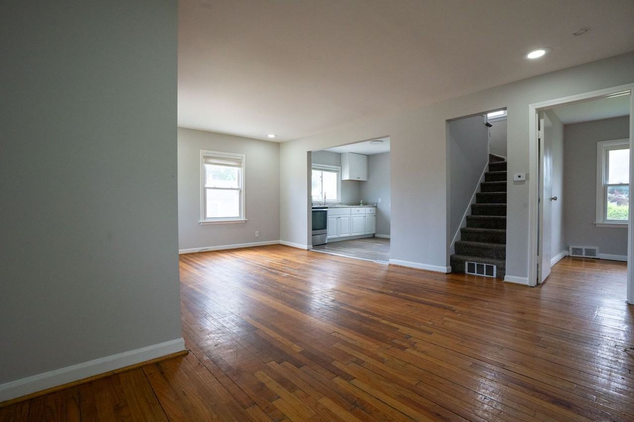 24361 Grove Ave - Photo 5 of 36