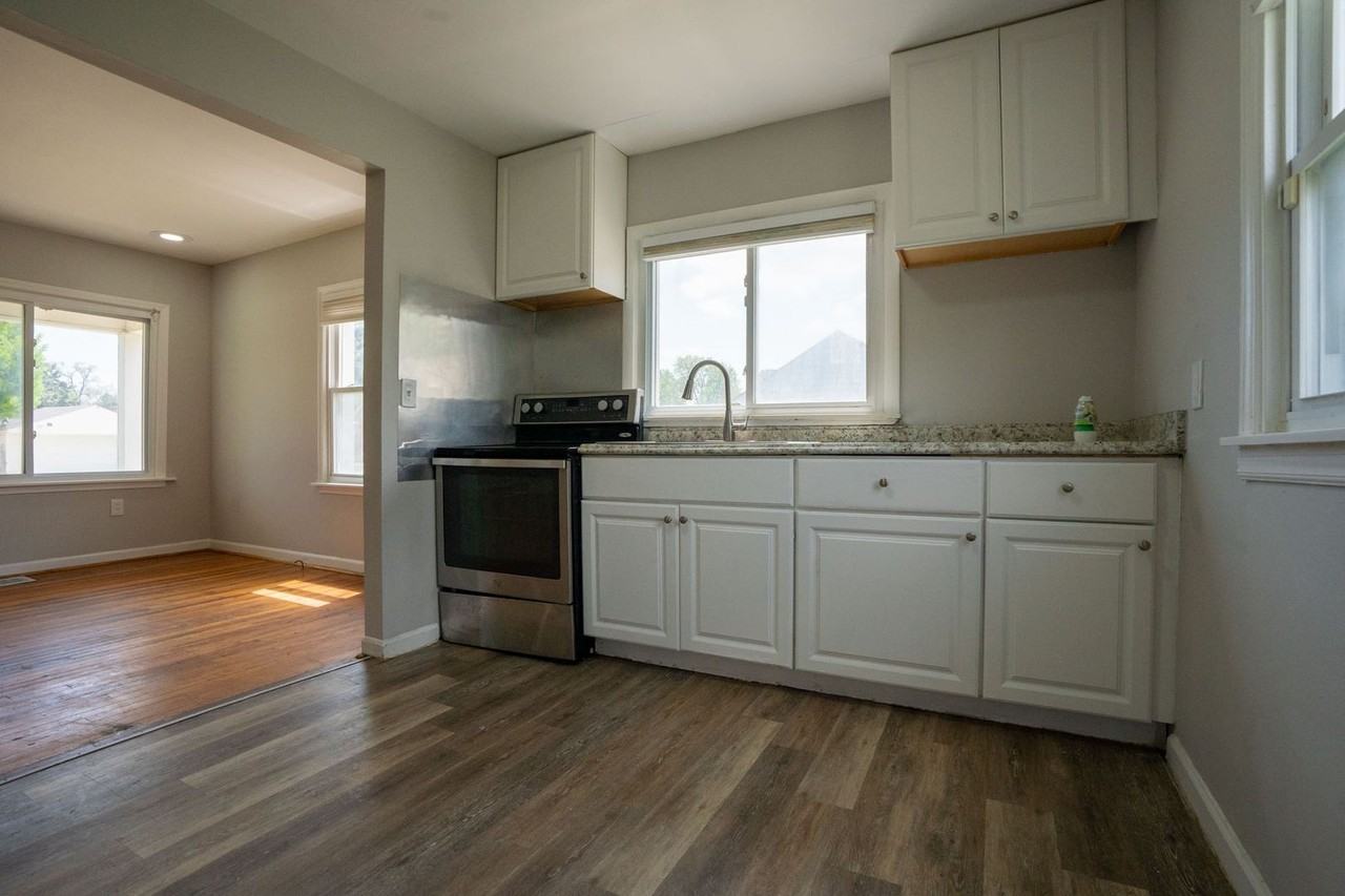 24361 Grove Ave - Photo 6 of 36