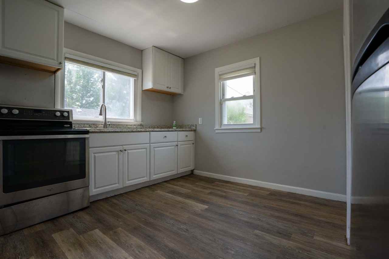 24361 Grove Ave - Photo 7 of 36