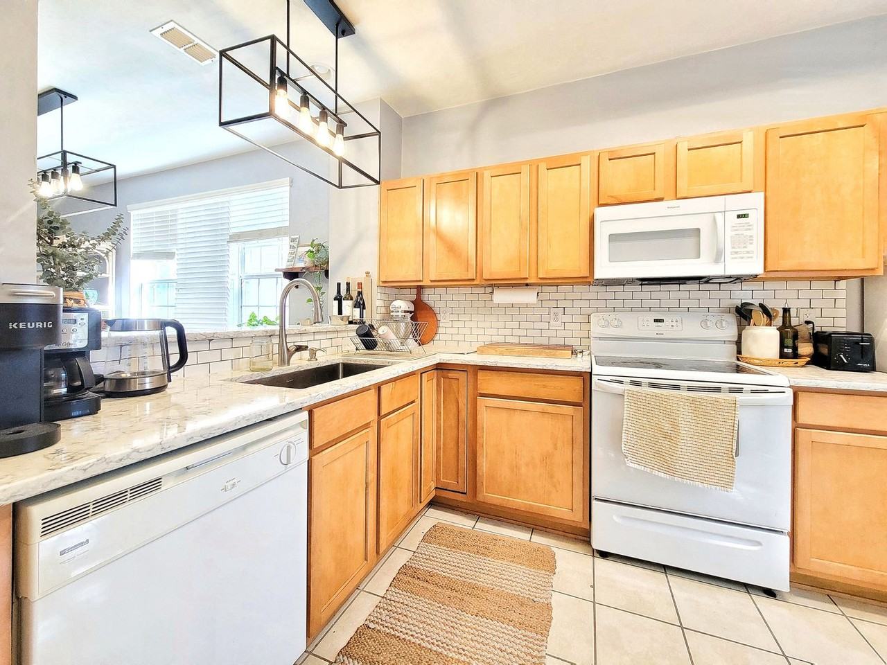901 Nw 21st Ave - Photo 7 of 24