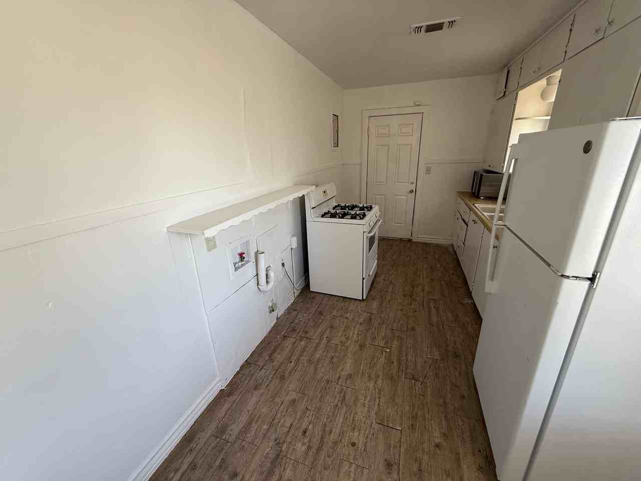 1523 25th St - Photo 5 of 12