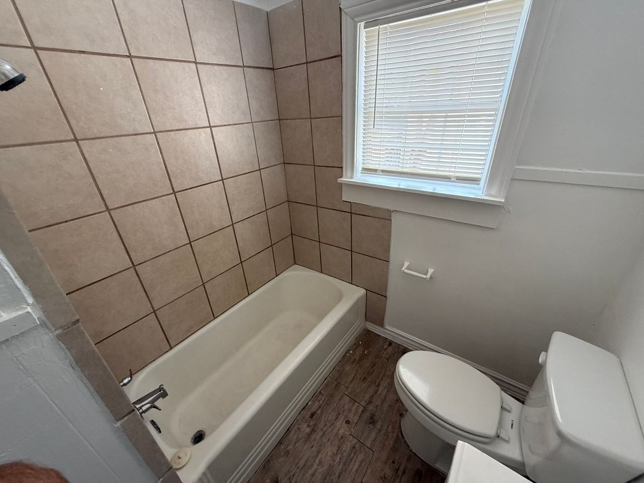 1523 25th St - Photo 7 of 12