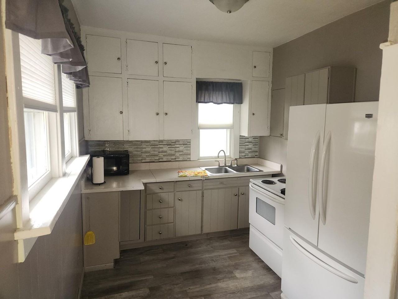 1131 S Linn St - Photo 2 of 5