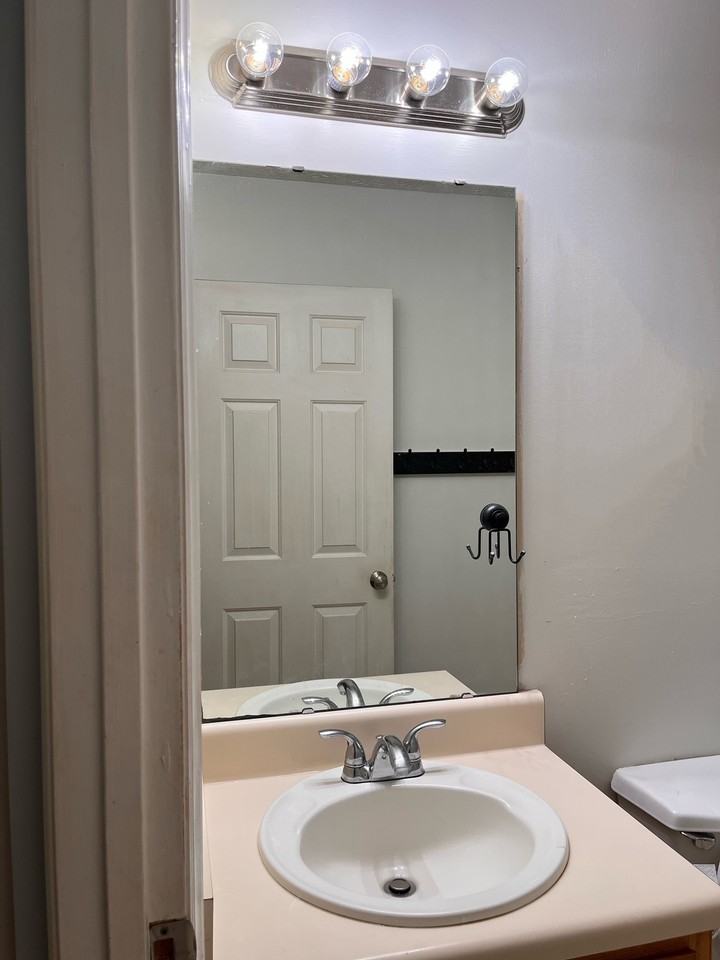 2720 Midway Park Ct #NA - Photo 4 of 7