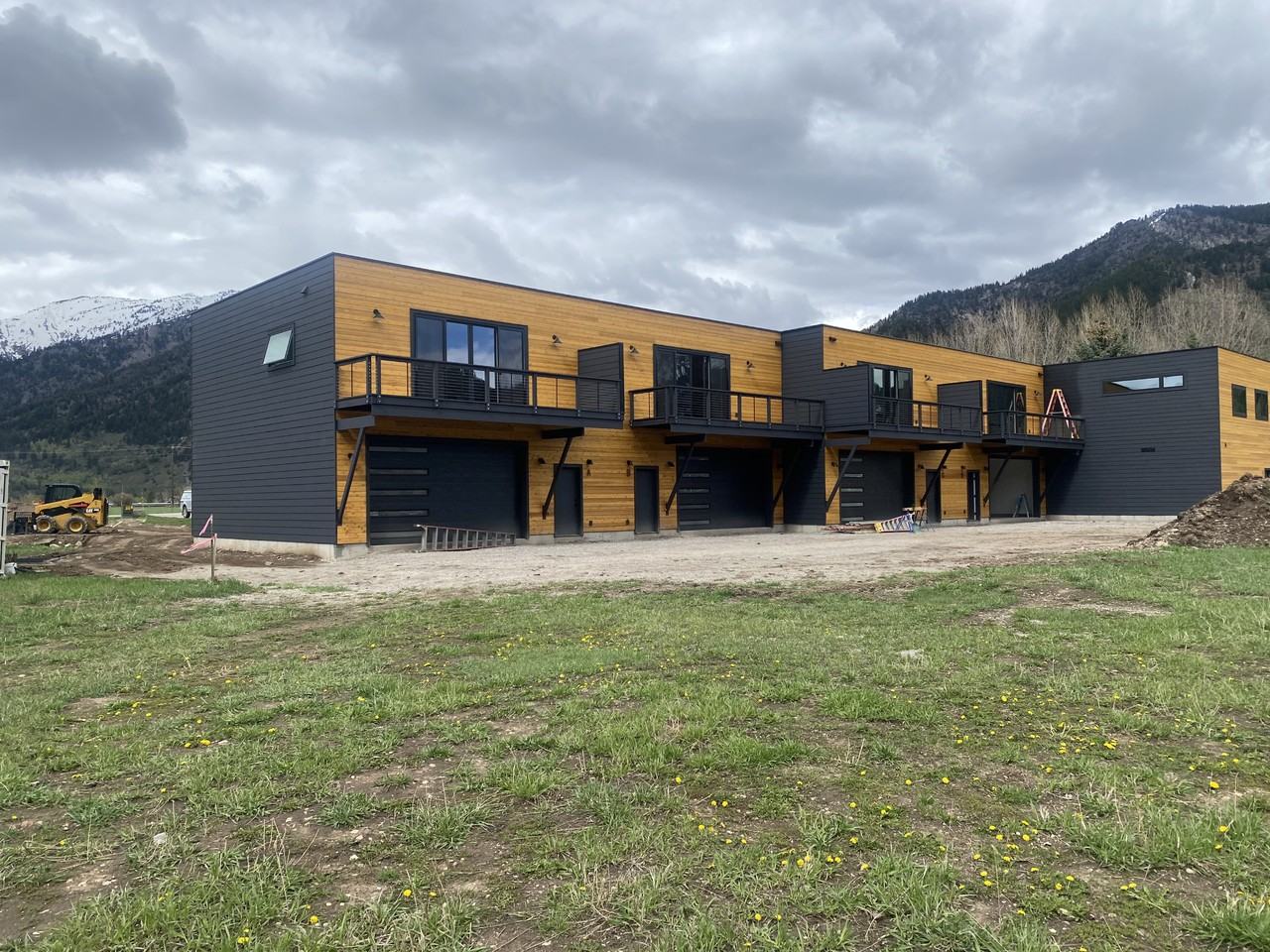 334 Meadows Dr #A - Photo 2 of 13