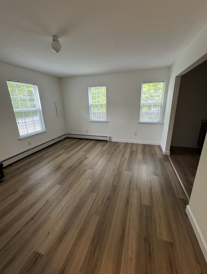 888 Sag Harbor Tpke #A - Photo 3 of 8