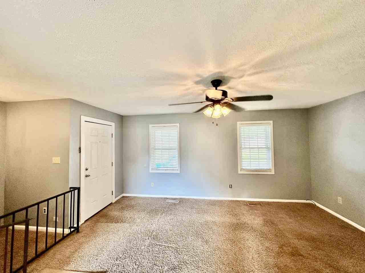 1039 Thomas St #A - Photo 3 of 8