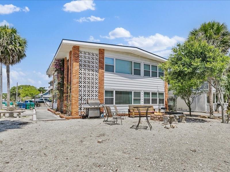 202 Hopkins St - Photo 2 of 11