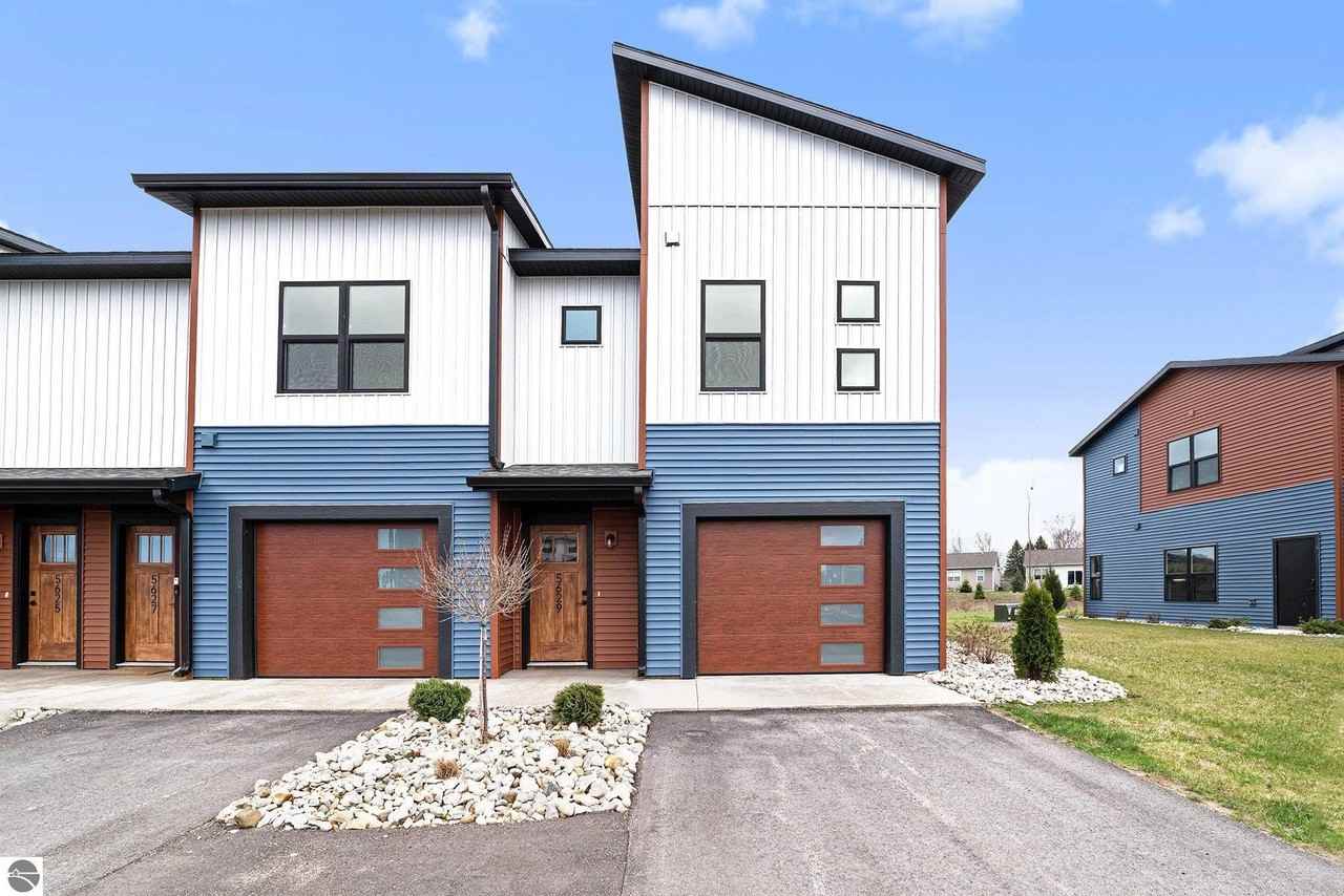 6028 Traverse Edge Way - Photo 3 of 38