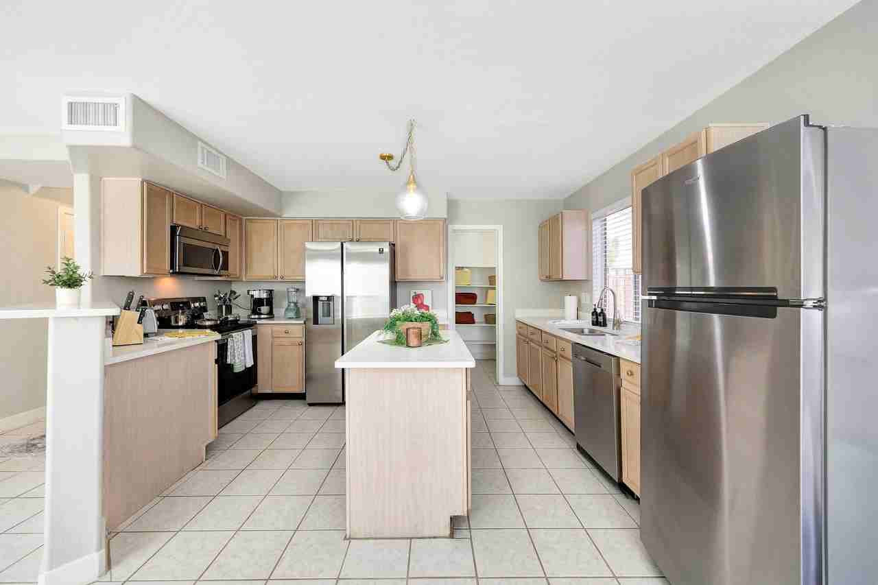 N 89th Dr - Photo 3 of 15