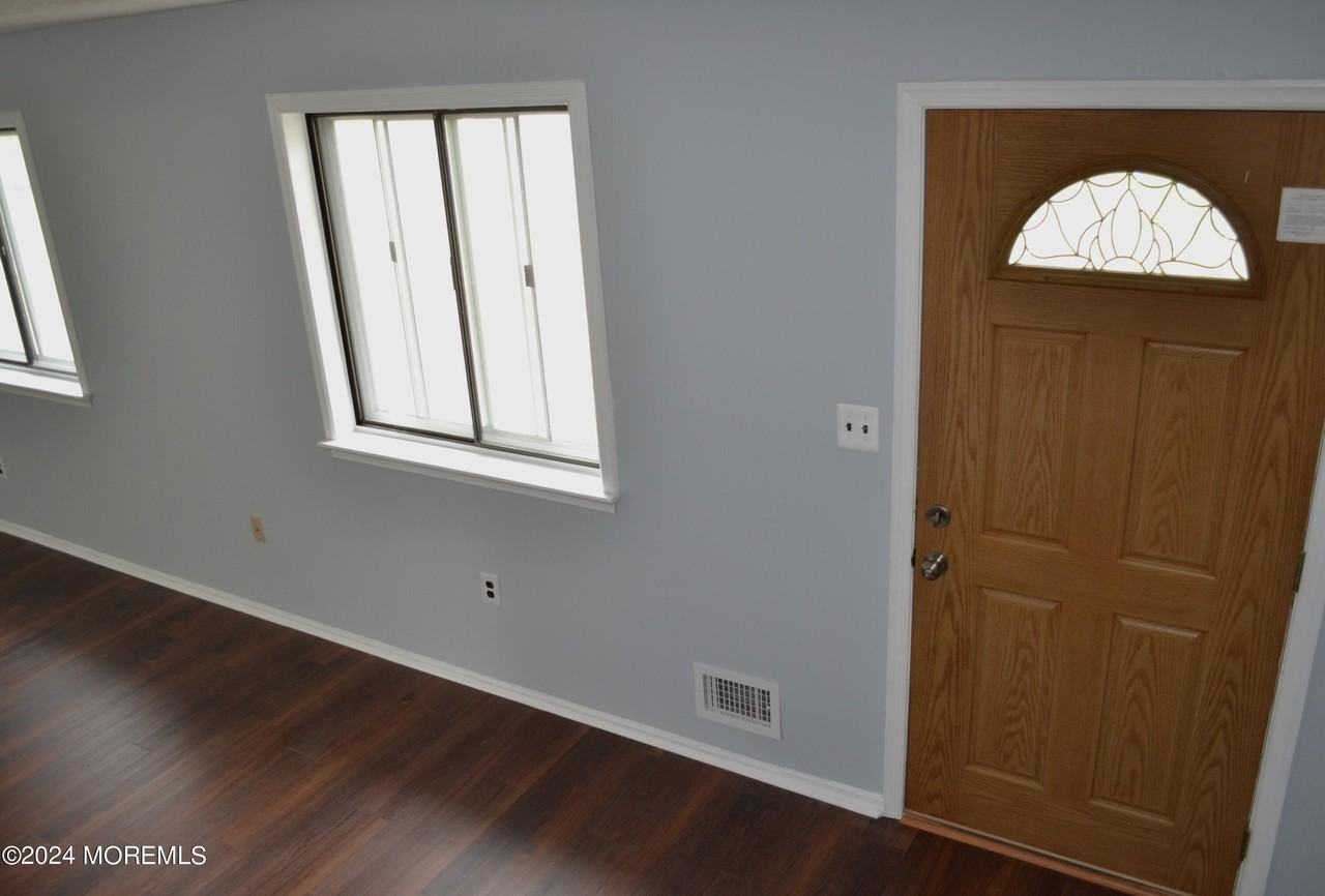 524 Rhode Island Ave - Photo 2 of 28