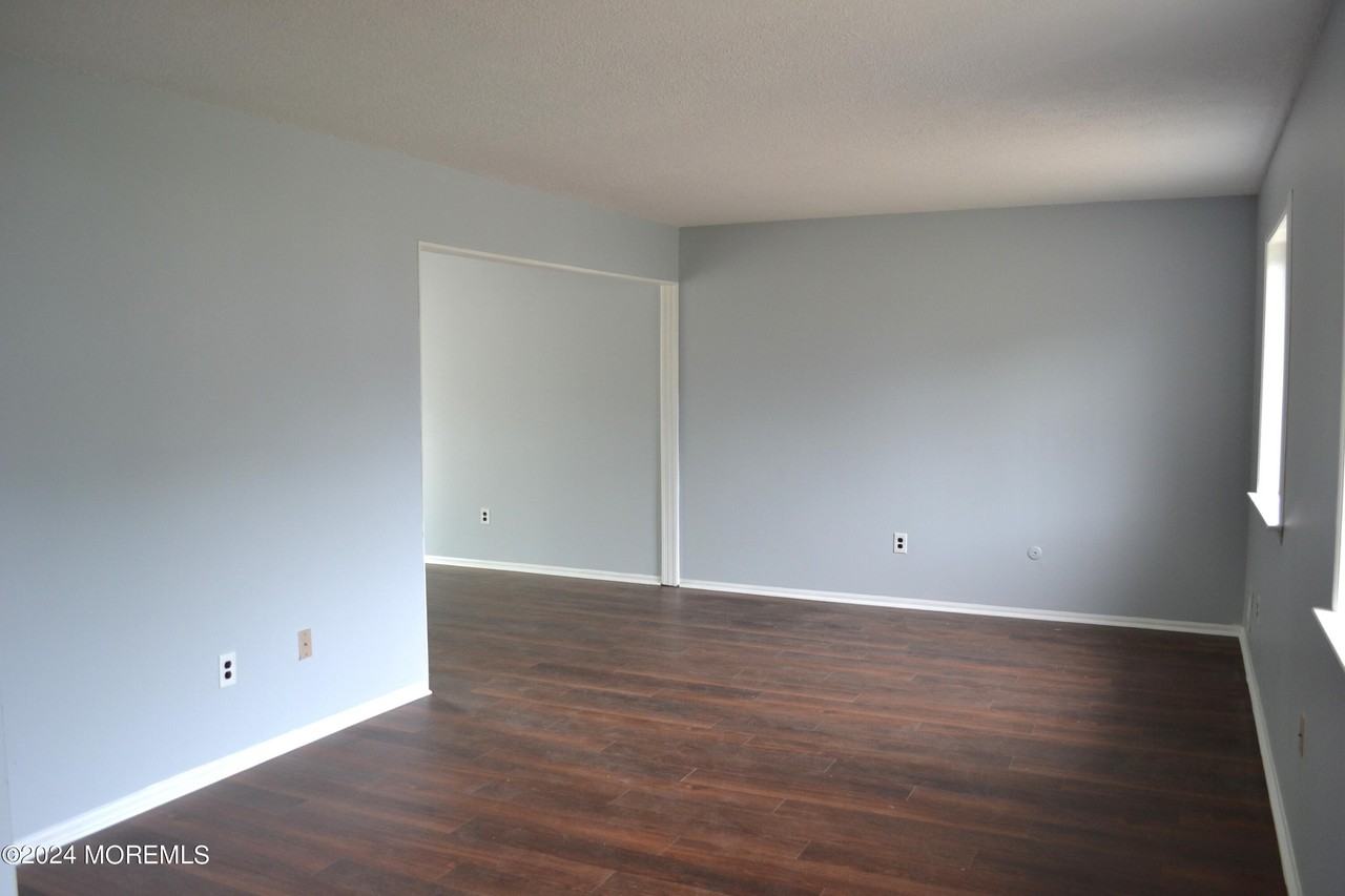 524 Rhode Island Ave - Photo 5 of 28