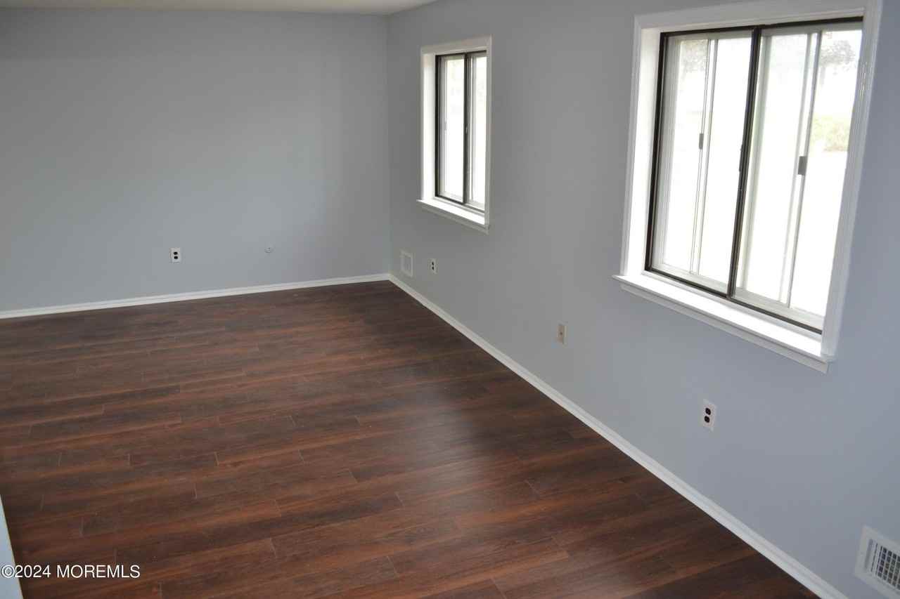 524 Rhode Island Ave - Photo 6 of 28