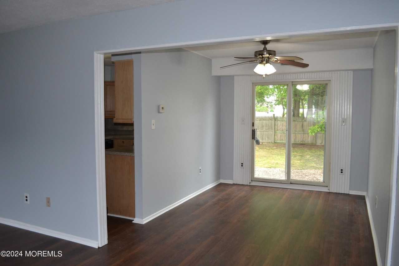 524 Rhode Island Ave - Photo 7 of 28