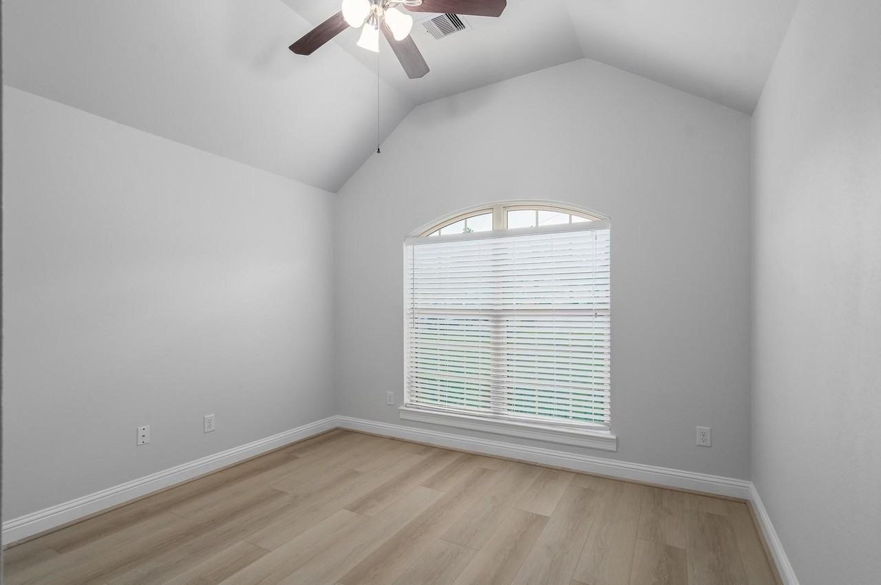 203 Maple Ln - Photo 3 of 14