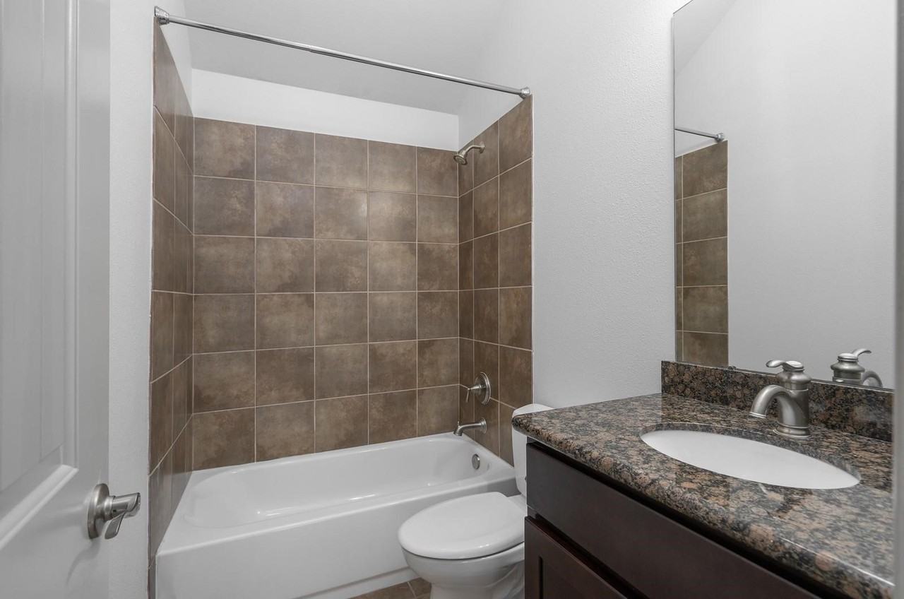 203 Maple Ln - Photo 4 of 14