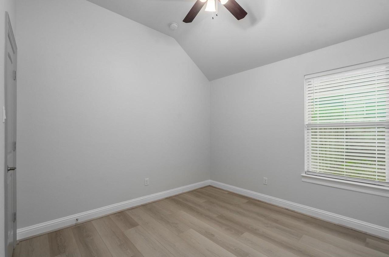 203 Maple Ln - Photo 5 of 14