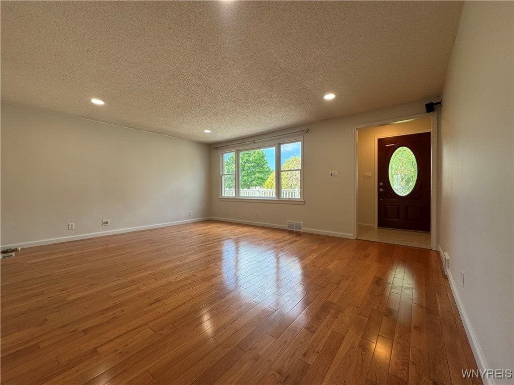 165 Carmen Rd - Photo 4 of 31